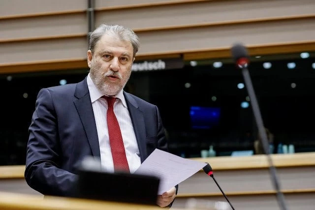 Ο Νότης Μαριάς καταγγέλλει στην Ευρωβουλή τη δολοφονία του Έλληνα ομογενή Κωνσταντίνου Κατσίφα από την Αλβανική αστυνομία (βίντεο)